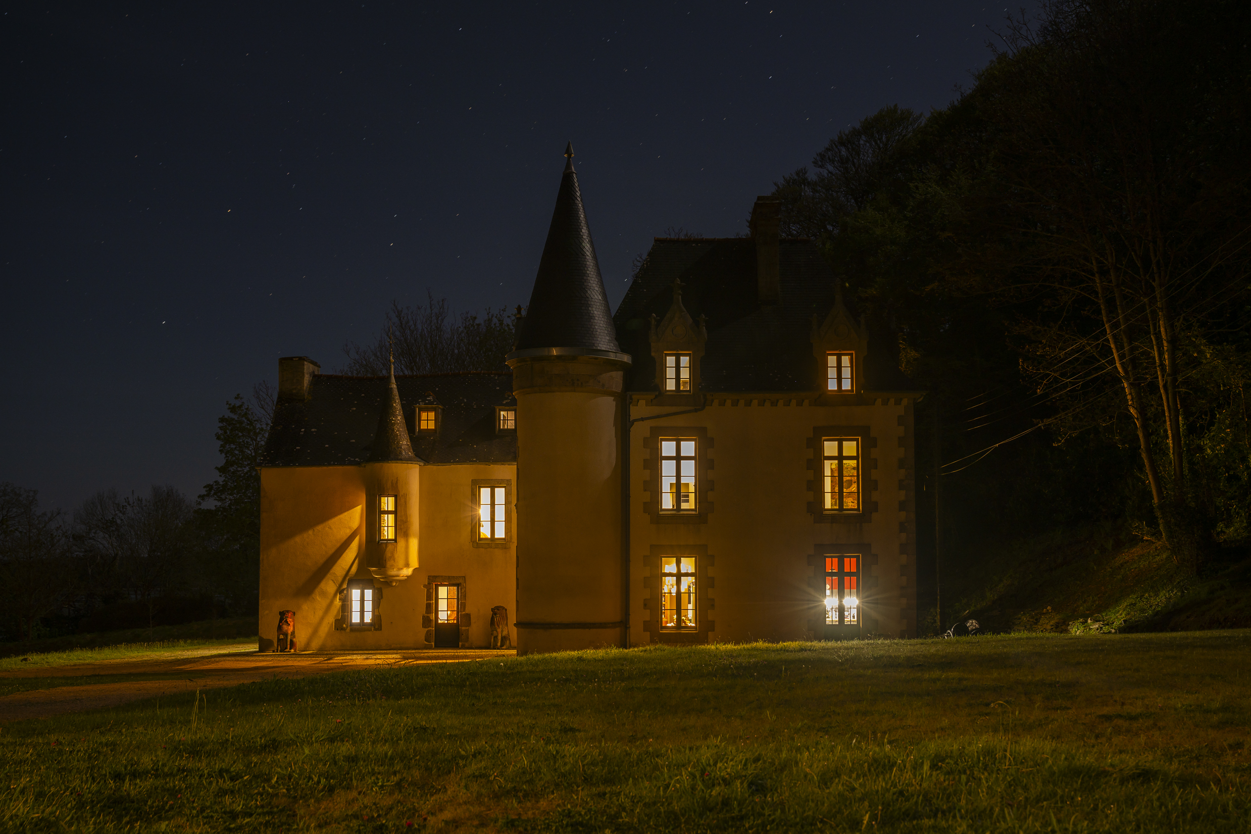 Manoir du Frout vue de nuit